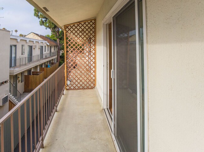Foto del edificio - 1336 Centinela Ave