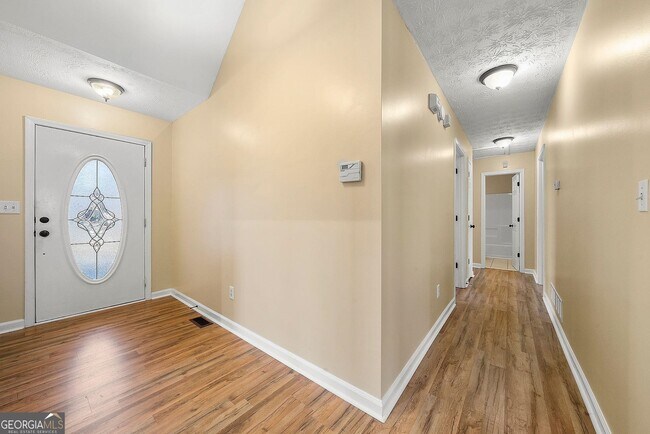 Foto del edificio - 198 Lakeview Dr