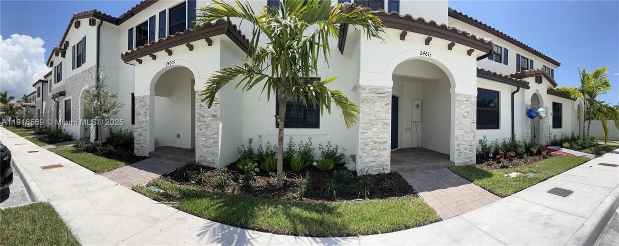 Foto principal - 24613 SW 117th Ct