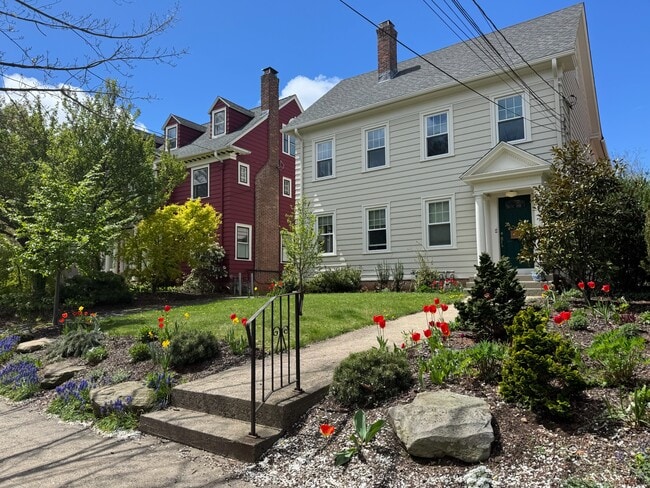 Building Photo - 142 Everit St