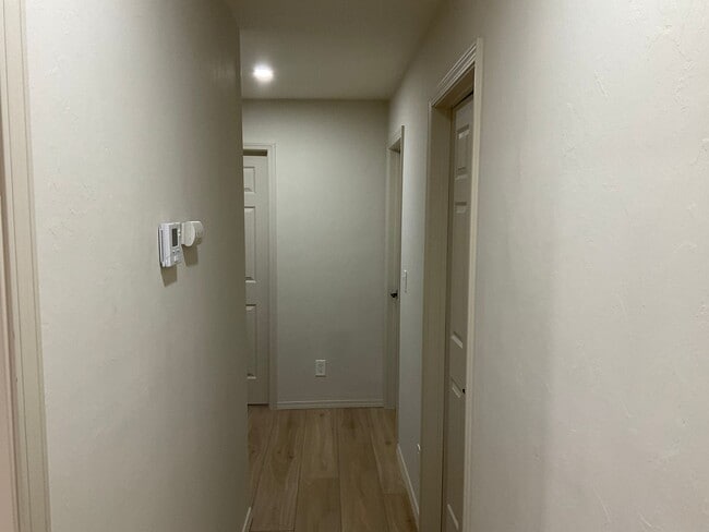 Foto del edificio - 2716 Carlton Way