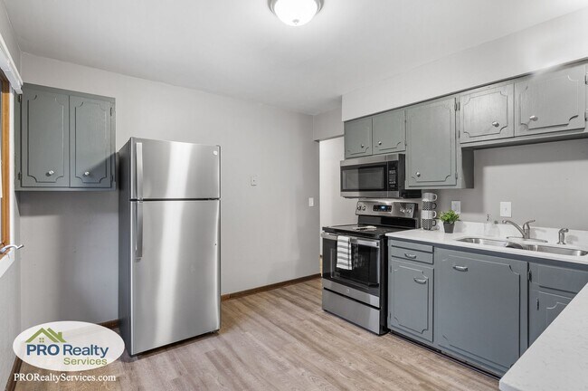 Building Photo - 5 Bedroom Home in Chisago City