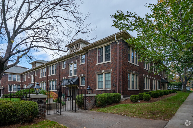 Building Photo - Arlington Court Condominiums