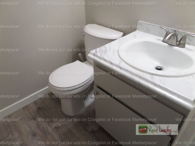 Foto del edificio - Freshly Updated 3-Bedroom Duplex w/Attached Garage in Great Federal Way Location!!