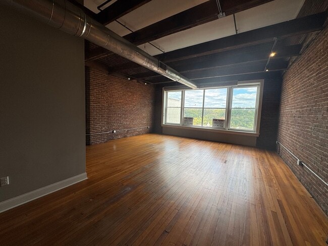 Foto del edificio - Penthouse above Benny's Pizza
