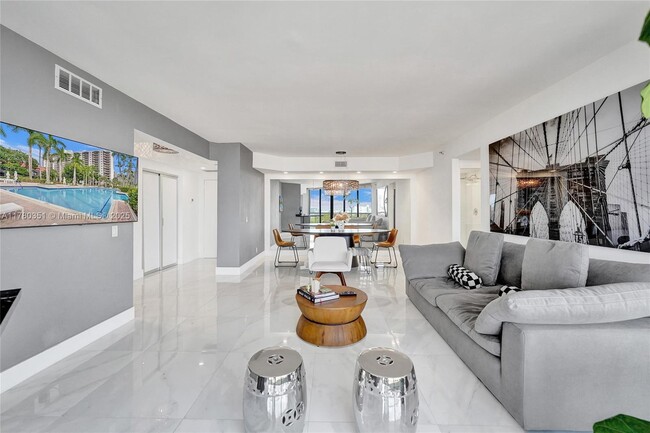 Foto del edificio - 3610 Yacht Club Dr
