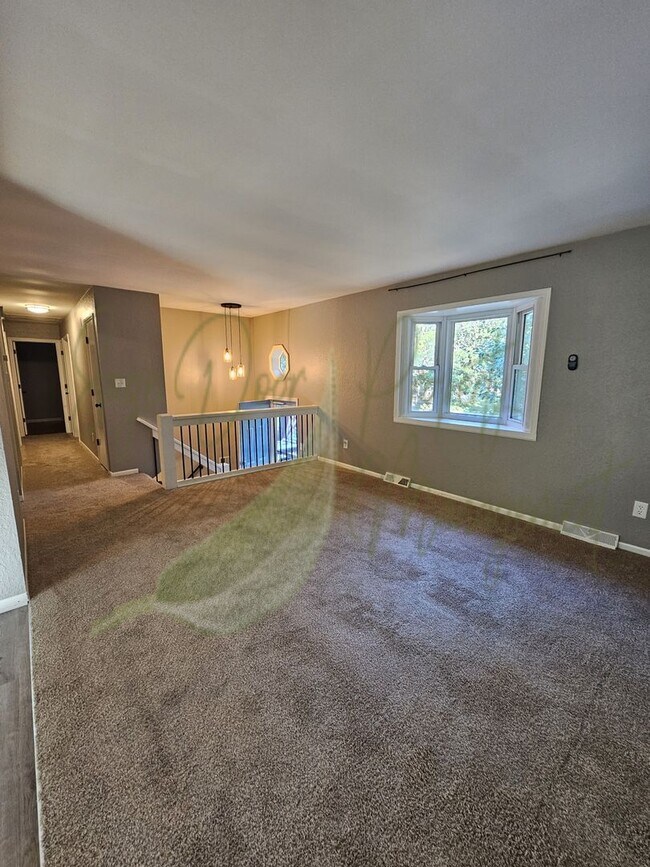 Foto del edificio - BEAUTIFUL UPDATES!!