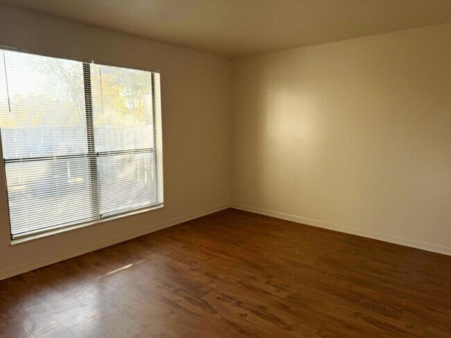 Foto del edificio - 505 Cross Creek Rd