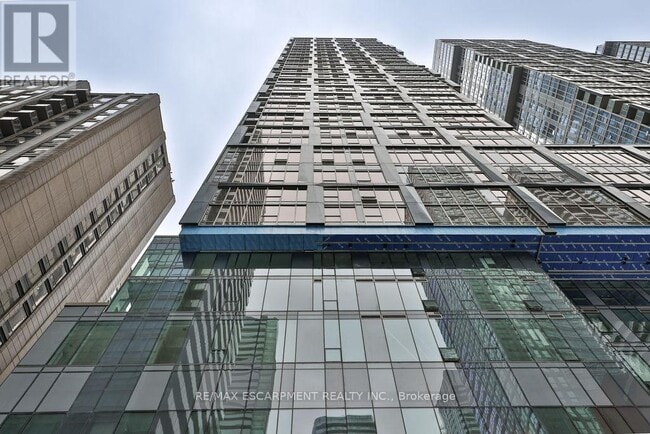 Building Photo - 15-315 Mercer St