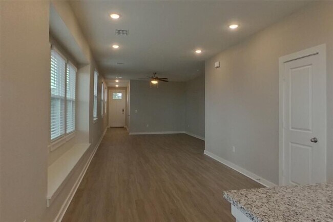 Building Photo - 445 Raglands Rd