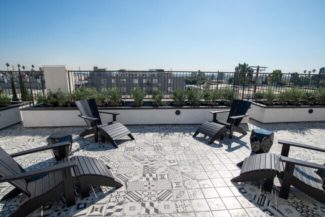Foto del edificio - 1223 Wellesley Ave