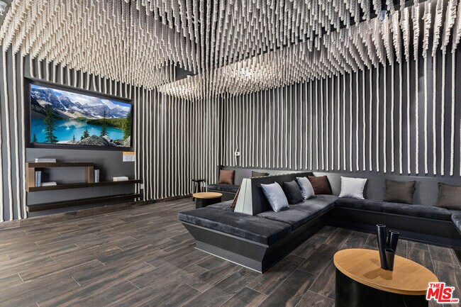 Foto del edificio - 3458 W 7th St