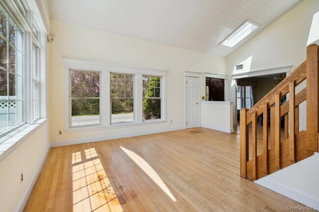 Foto del edificio - 30 Consuelo Pl