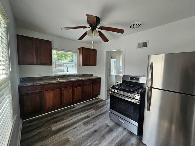 Building Photo - 610 Wildwood Ave