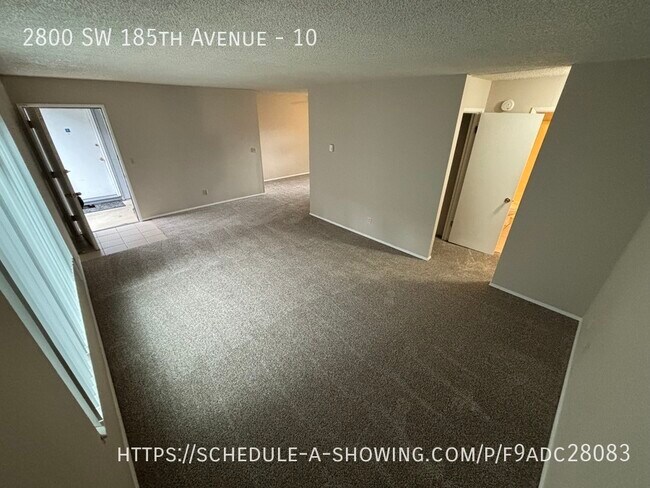 Foto del edificio - 2br Downstairs Unit w/W&D, Water, Sewer & ...