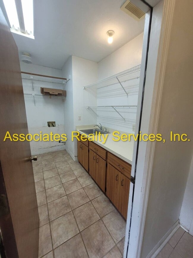 Building Photo - Cute Home In Deer Run, 3br /2ba!!!!!!