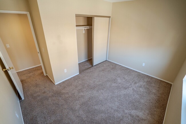 Building Photo - Diamond Head 2 Bedroom Townhome in Stevens...