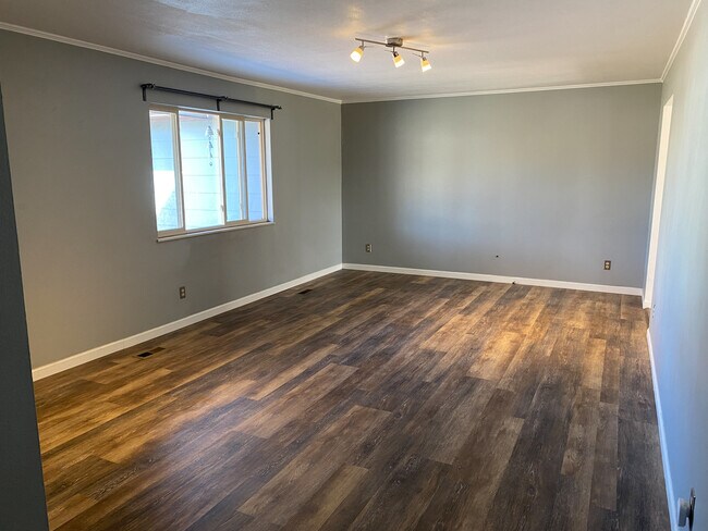 Building Photo - 1008 Beech Ave