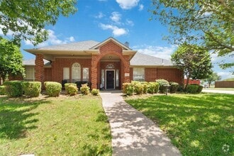 Building Photo - 2502 Chapel Hill Dr