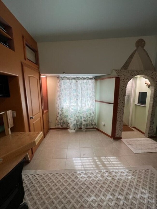 Foto del edificio - Furnished Efficency with Utilities Ready Now