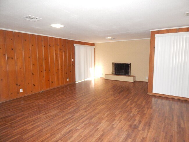 Building Photo - Spacious 3 Bedroom, 2 Bath Home in Tyler!
