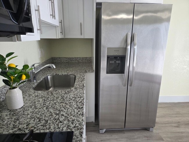 Building Photo - 367 W 33rd St