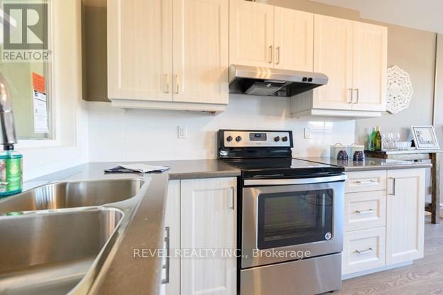 Building Photo - 1000 King St E