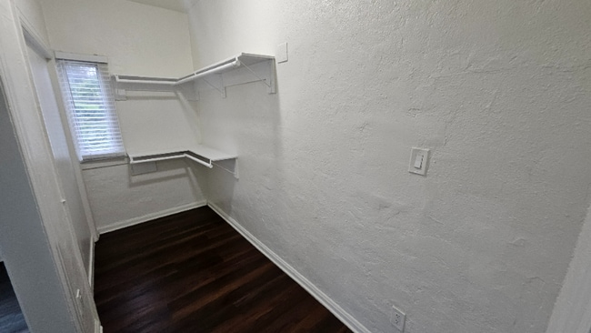 Foto del edificio - 1216 W Court St