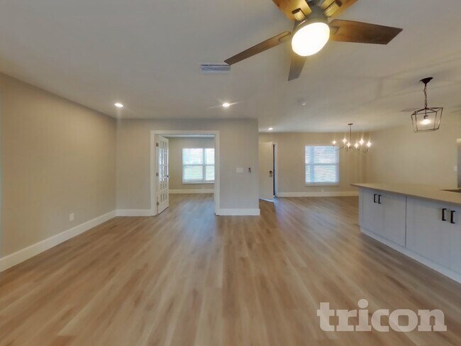 Foto del edificio - 15808 Deep Creek Ln