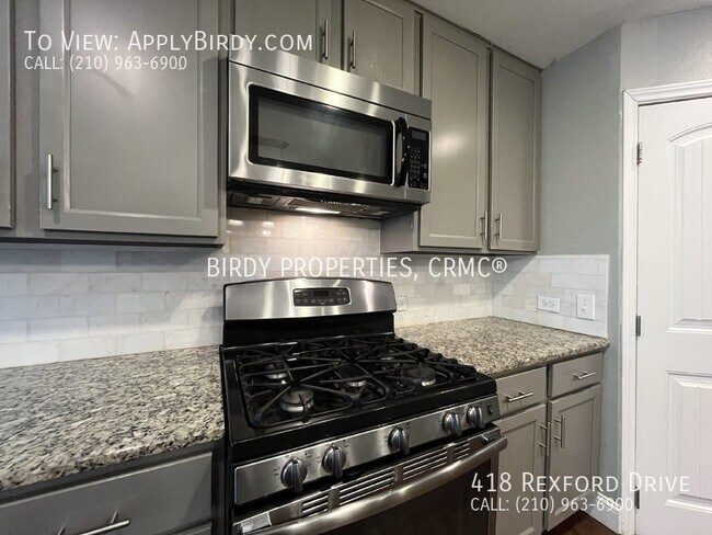 Foto del edificio - "Charming 4-Bedroom Home with Spacious Lay...