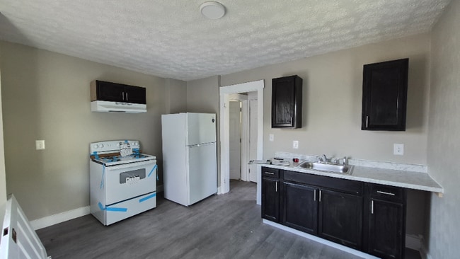 Building Photo - 912 Riverview Terrace