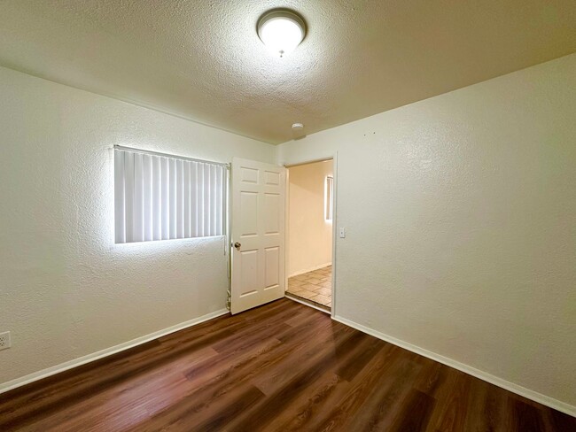 Building Photo - 1663