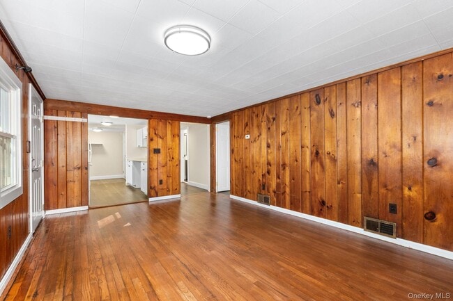 Building Photo - 288 Pine Hill Rd