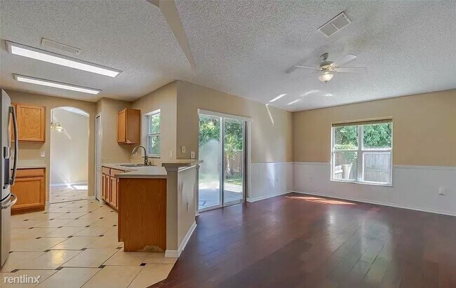 Building Photo - 3 br, 2 bath House - 1869 Umbrella Tree Dr...