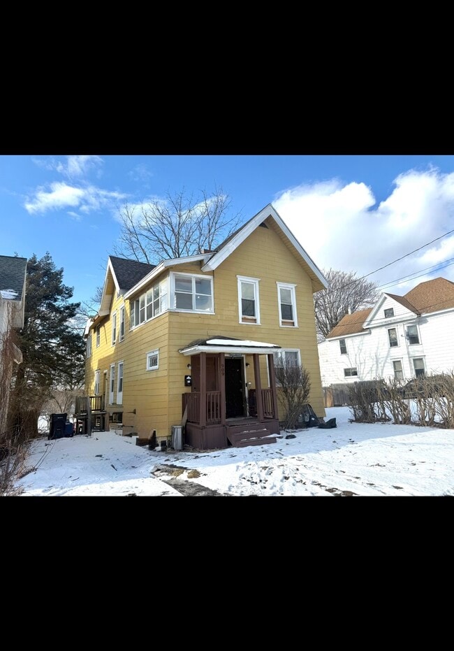 Photo - 909 Oak St Apartment