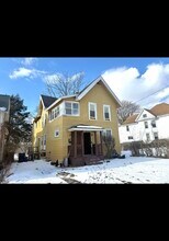 Building Photo - 909 Oak St