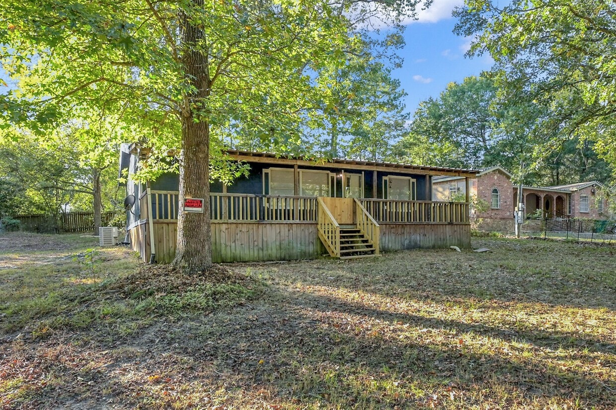 Primary Photo - 14287 Forest Cir