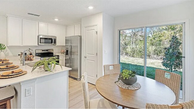 Foto del edificio - 6841 Lake Mist Ln