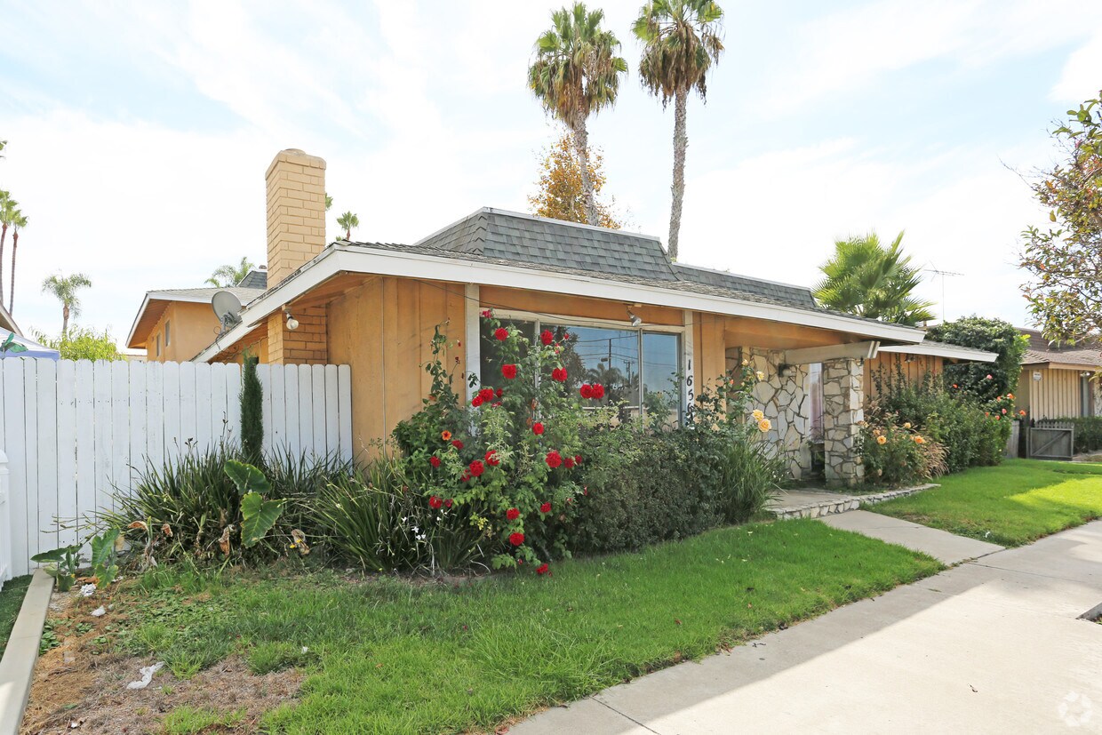 Foto del edificio - 16562 Goldenwest St