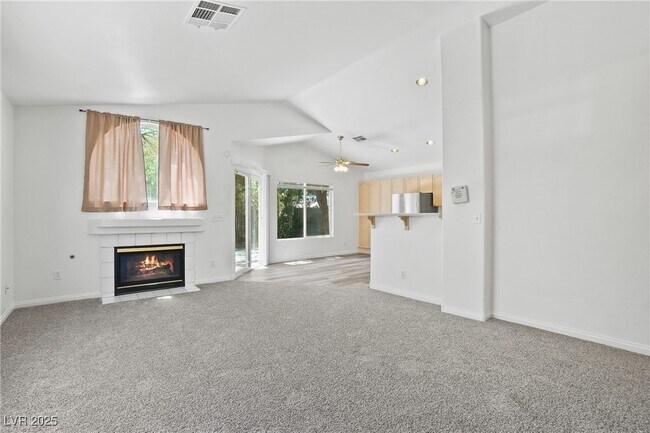 Foto del edificio - 8473 Birthstone Ave