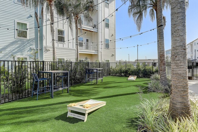 Outdoor Lounge - Atlas at the Loop Apartments