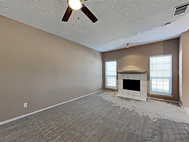 Building Photo - 1360 Creekview Dr