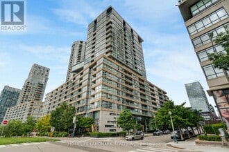 Building Photo - 10 Capreol Ct