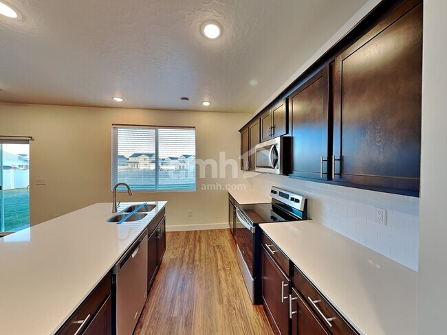 Foto del edificio - 251 N Dry Crk Rd