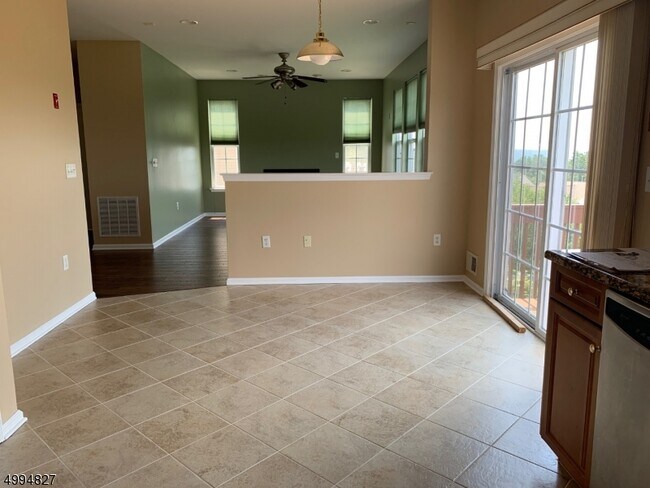Foto del edificio - 297 Winding Hill Dr