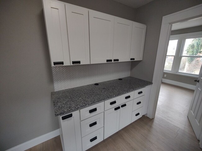 Foto del edificio - Modern Rehab in Prime Richmond Heights Location | New Appliances + W/D