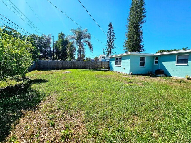 Foto del edificio - 3-bedroom 1-bath in Largo/Seminole area