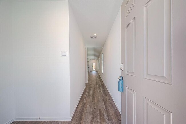 Building Photo - 5734 Avalon Woods Dr