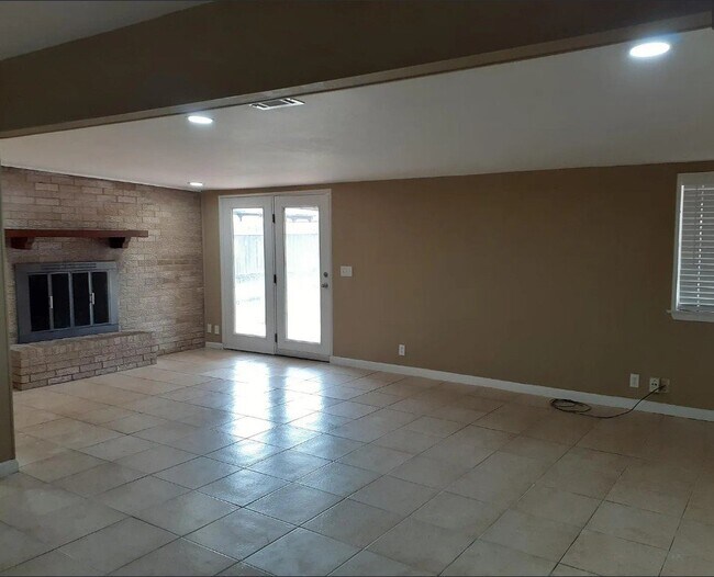 Foto del edificio - 1528 Melody Ln