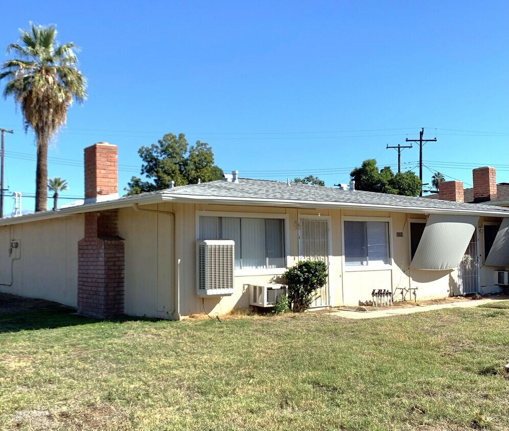 Foto principal - 25358 Lane St